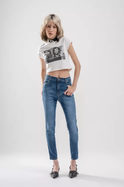 REMERA MANGA CORTA CON ESTAMPA CENTRAL, TELA ALGODÓN CON LYCRA