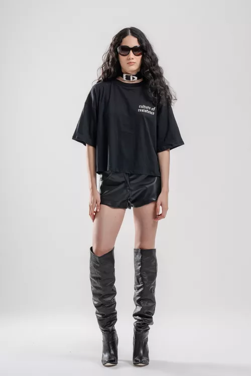 REMERA MANGA CORTA CON ESTAMPA EN ESPALDA, TELA JERSEY ALGODÓN