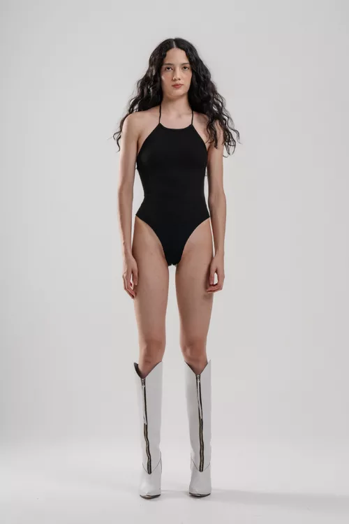 BODY CUELLO HALTER CON ESPALDA DESCUBIERTA, TELA MORLEY