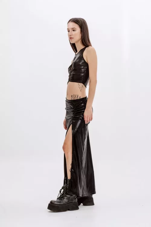 TOP ESCOTE HALTER, CON SUSTRACCIONES EN EL ESCOTE, TELA MICROFIBRA FOIL