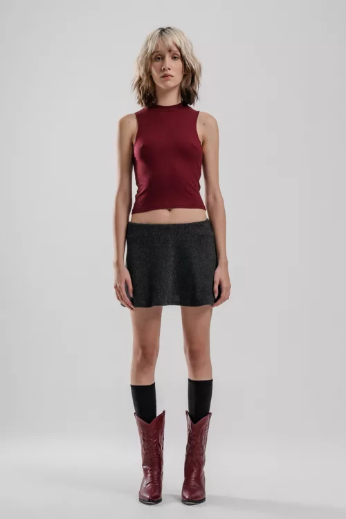 MUSCULOSA BÁSICA CON CUELLITO, TELA MORLEY VISCOSA