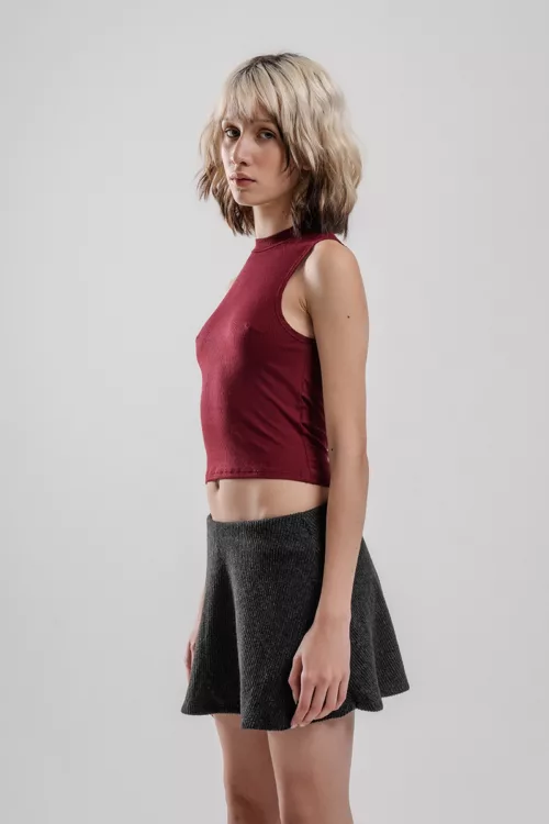 MUSCULOSA BÁSICA CON CUELLITO, TELA MORLEY VISCOSA