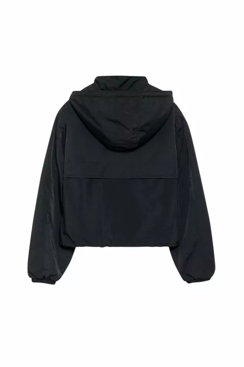 CAMPERA CON CAPUCHA Y TANCAS DE AJUSTE, TELA SIRE